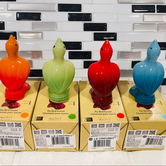 Le Creuset Kitchen Le Creuset Pie Bird Funnel Set Of 4 Poshmark